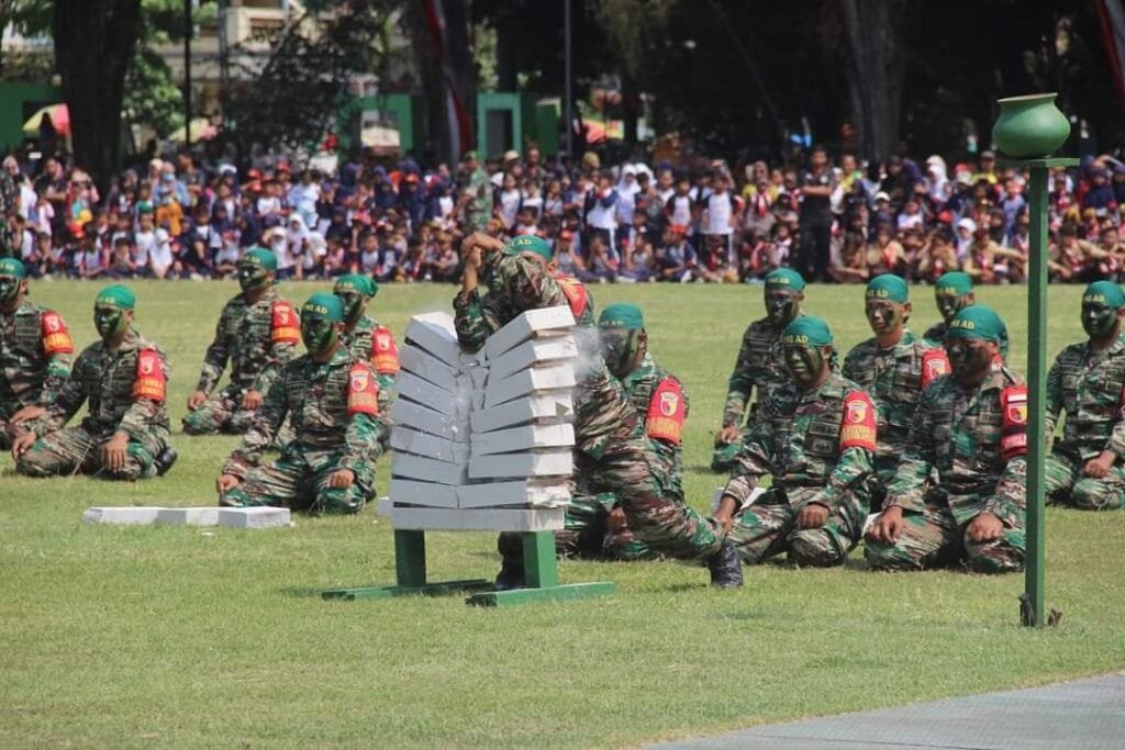 Upacara HUT ke-79 TNI di Alun-alun Bojonegoro Penuh Dengan Atraksi