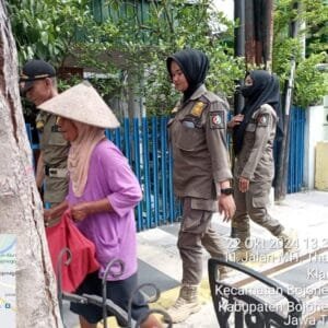 Satpol PP Bojonegoro Patroli, Lakukan Pembinaan Pengamen dan Pengemis