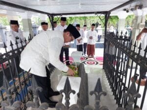 Pj Bupati Bojonegoro dan Rombongan Ziarah di Makam Haryo Matahun