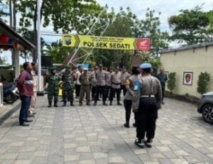 Patroli Gabungan Polsek Sedati Antisipasi Harkambtibmas Pelantikan Presiden dan Wakil Presiden