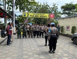 Patroli Gabungan Polsek Sedati Antisipasi Harkambtibmas Pelantikan Presiden dan Wakil Presiden