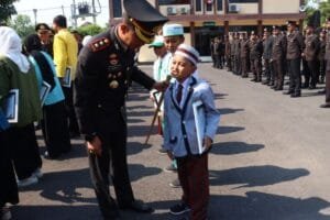 Kapolres Bojonegoro Beri Penghargaan kepada Siswi Juara Pencak Silat Kapolri Cup dan Putra-Putri Anggota Polri Berprestasi