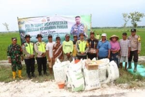 Sukseskan Asta Cita, Polres Bojonegoro Serahkan Bantuan Pertanian kepada Masyarakat
