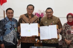 Serah Terima Kepemilikan Surat Tanah Akbid Bojonegoro Dari Pemkab ke Kemenkes