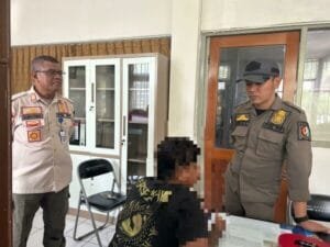 Satpol PP Bojonegoro Tertibkan Pengamen di Perempatan Jembatan Sosrodilogo