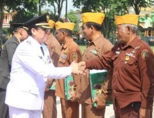 Pj Bupati Bojonegoro Pimpin Upacara Hari Pahlawan di Alun-alun