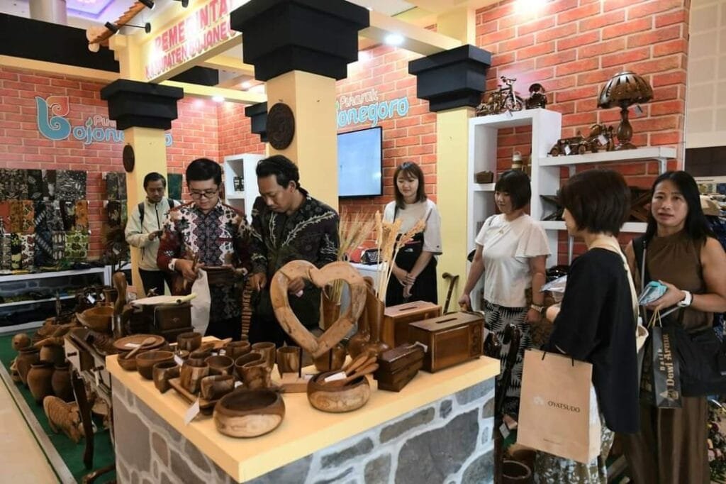 Para Perajin Batik Bojonegoro Unjuk Karya di BFF 2024