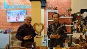 Disbudpar dan Dekranasda Bojonegoro Hadirkan Pelaku Ekraf di Batik Fashion Fair