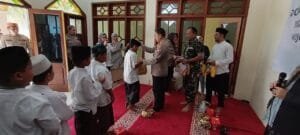 Doa Bersama dan Santunan Anak Yatim Tiga Pilar Kecamatan Gunung Anyar Wujudkan Pilkada Aman dan Damai