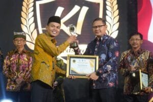 Kota Batu Raih Penghargaan Sebagai Badan Publik Informatif di Anugerah KI Awards Jatim