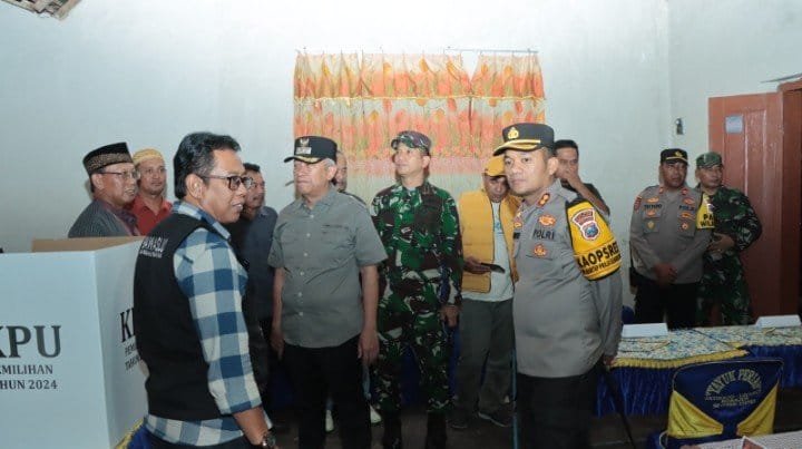 Pentingnya Pemilu Aman dan Damai, Kapolres Nganjuk dan Forkopimda Cek TPS