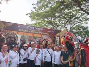 Tingkatkan Partisipasi Masyarakat Dalam Pemilu, KPU Jatim dan KPU Kabupaten Kediri Gelar Jalan Santai