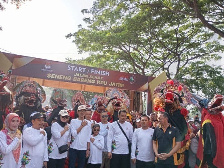 Tingkatkan Partisipasi Masyarakat Dalam Pemilu, KPU Jatim dan KPU Kabupaten Kediri Gelar Jalan Santai