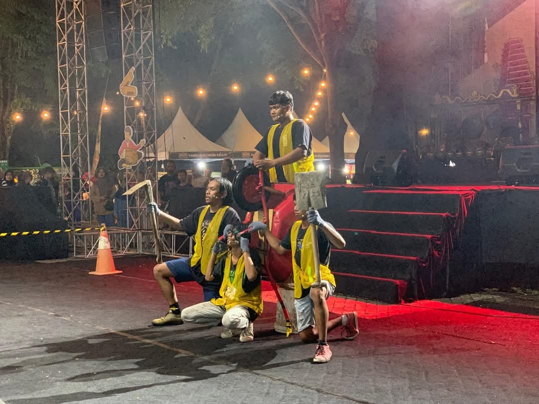 Seniman Tari, Teater dan Reog Hibur Warga Bojonegoro di Ajang Pekan Seni Kerakyatan Fb Img 1733629773117
