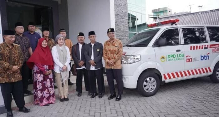 Anggota DPR RI Hibahkan Mobil Ambulans Untuk LDII Surabaya