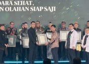 Bupati Tuban Terima Penghargaan STBM dari Wamenkes RI