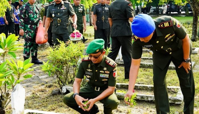 Hari Juang TNI AD, Kodim Bojonegoro Ziarah dan Tabur Bunga ke TMP