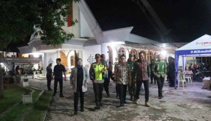 Misa Malam Natal, Kapolres dan Forkopimda Sambangi Gereja di Bojonegoro