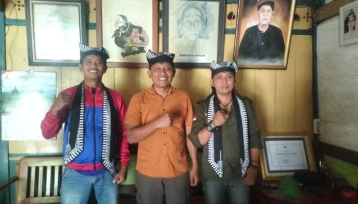 Pengurus PJI Bojonegoro, Sowan ke Tokoh Samin di Desa Margomulyo