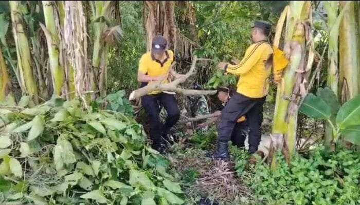Kapolres Nganjuk Puji Karya Bakti Polsek Rejoso dan Warga Bersihkan Sungai di Mojorembun