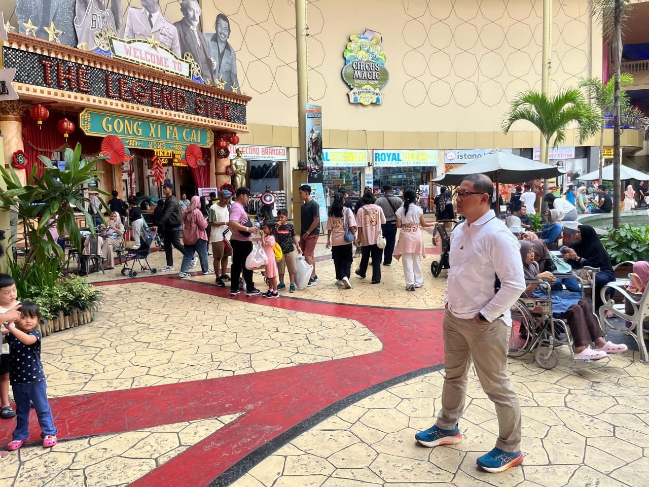 Pj. Wali Kota Batu Aries Agung Paewai saat mengujungi obyek wisata Jawa Timur Park 3 (Dok. Prokopim KWB)