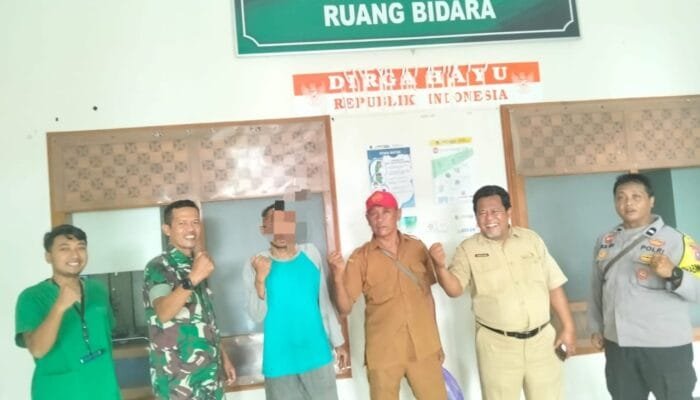 Bhabinkamtibmas Kelurahan Warujayeng dan Gepenta Bersama Babinsa Bantu ODGJ Jalani Pengobatan