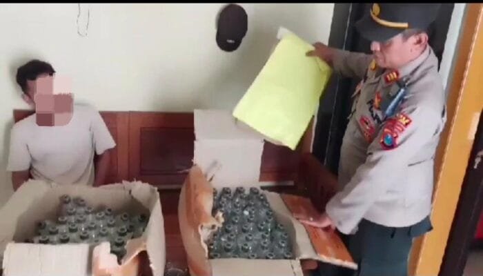 Polsek Pace Amankan Puluhan liter Miras di Pacekulon