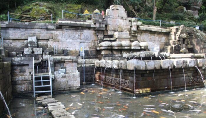 Petirtaan Jolotundo: Warisan Sejarah dan Spiritualitas di Lereng Gunung Penanggungan