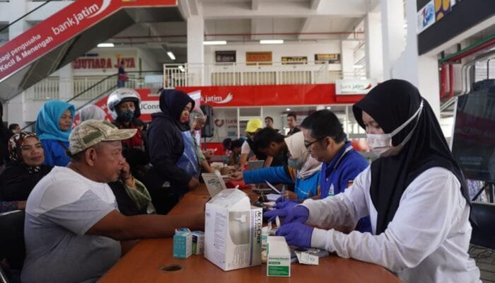 Cangkruk Bareng dan Sosialisasi SP4N LAPOR di Pasar Induk Among Tani