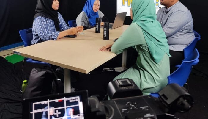 MUNIO On Screen Produksi Stikosa AWS untuk Tayangan Televisi Publik