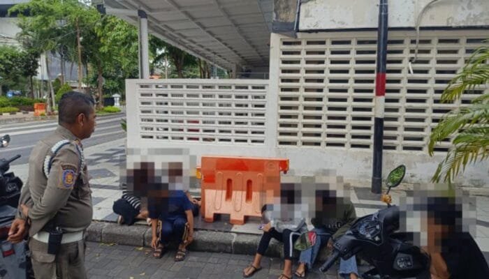 Saling Ejek Saat Live TikTok Remaja Putri Ini Berujung Perkelahian 