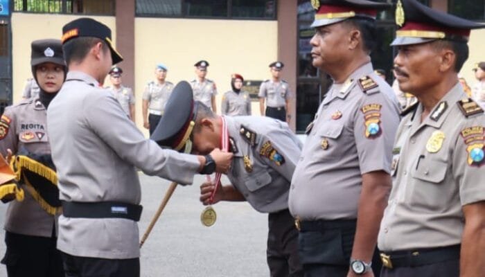 Kapolres Bojonegoro Pimpin Upacara Pelepasan Purna Tugas Anggota Polres