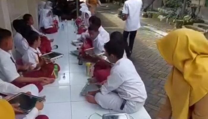 Program Makanan Bergizi, Puluhan Siswa SD Negeri 1 Klangon Bojonegoro Sumringah