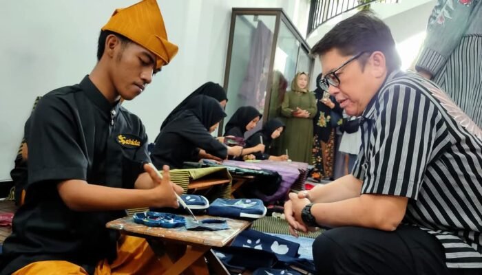 Hadiri Launching Produk Baru Zahida Painting, Pj Bupati Bojonegoro Dorong Adanya Galeri Produk UMKM 