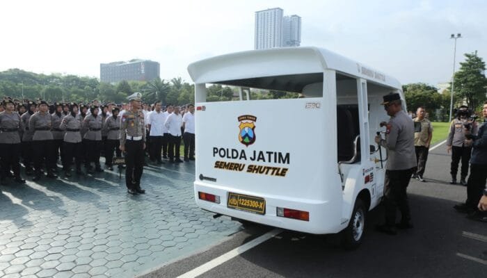 Optimalkan Pelayanan Publik, Kapolda Jatim Serahkan Mobil Shuttle Semeru SPKT