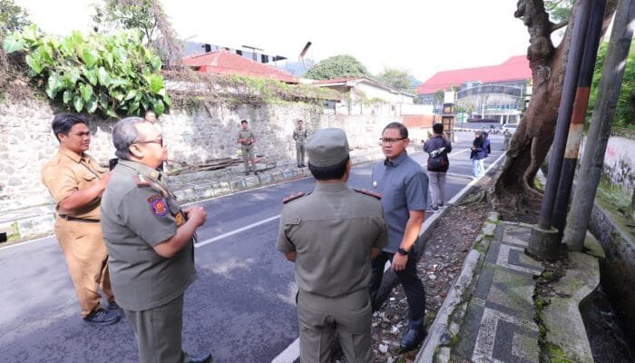 Pj. Wali Kota Aries AP Sidak Jalan Samadi Guna Tertibkan PKL dan Kembalikan Fungsi Pedestrian  