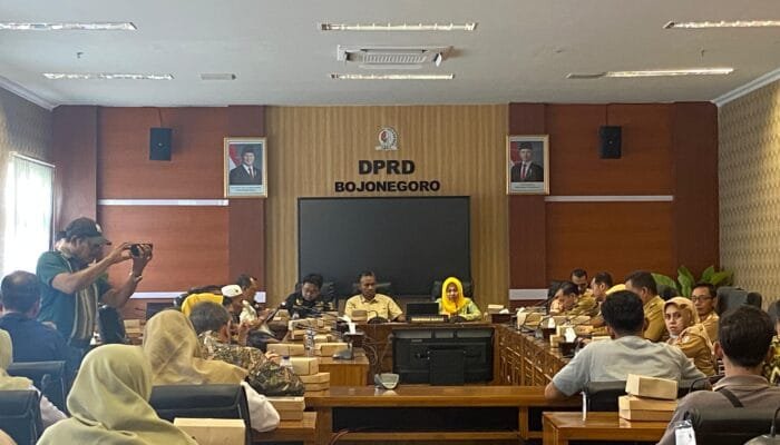 DPRD Bojonegoro Gelar Rapat Terkait Perizinan dan Dampak Pencemaran Udara PT. SATA TEC Indonesia