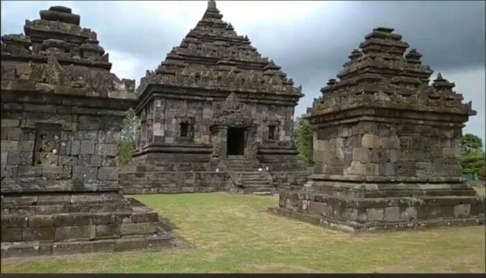 Menjelajahi Candi Ijo: Keindahan Gedong Songo di Yogyakarta