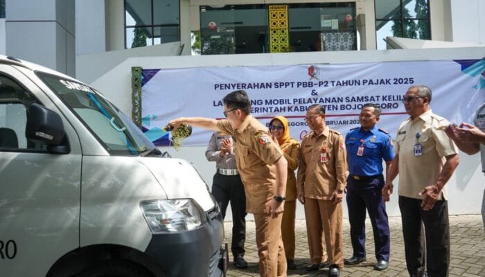Mobil Pelayanan Samsat Keliling Mudahkan Masyarakat Bojonegoro Untuk Bayar Pajak 