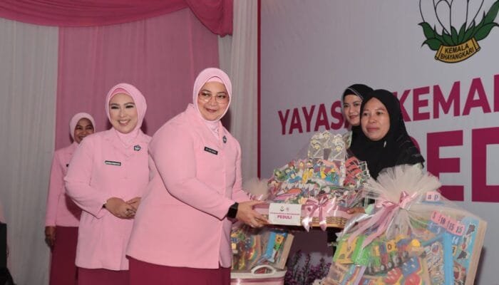 Dukung Gizi Anak, Ketua PYKB Daerah Jatim Berbagi di TK Kemala Bhayangkari Nganjuk