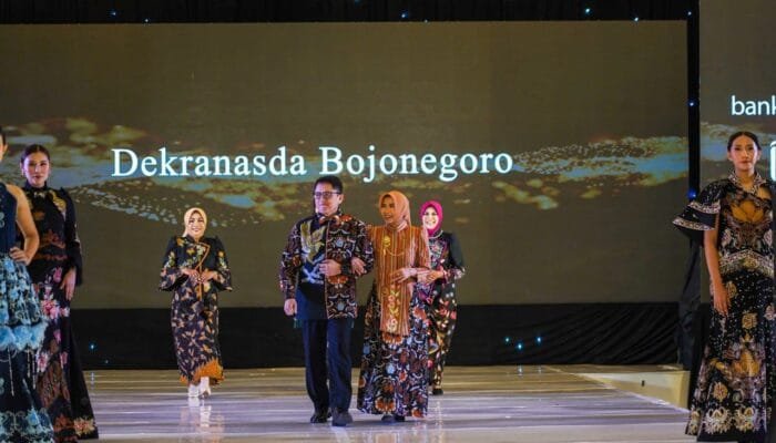 Tampil Harmoni, Dekranasda Bojonegoro Peragakan Wastra Batik “Sukmaswasti”