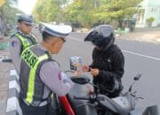 Ops Keselamatan Semeru 2025, Satlantas Polres Bojonegoro Sosialisasikan Keselamatan Berlalu Lintas kepada Pelajar dan Pengguna Jalan