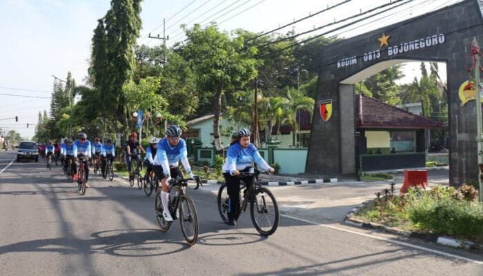 Kapolres Mario Bersepeda Bersama Pengurus Bhayangkari Cabang Bojonegoro