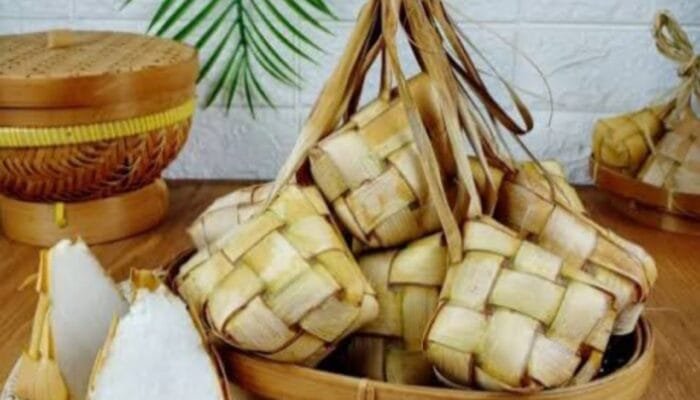 Sajian Ketupat di Malam Nisfu Syaban
