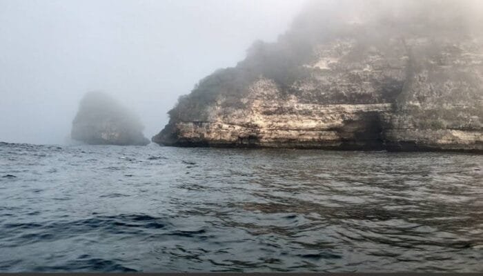Pulau Nusa Barung, Sebuah Pulau Kecil Yang Tampak Terasing di Tengah Lautan