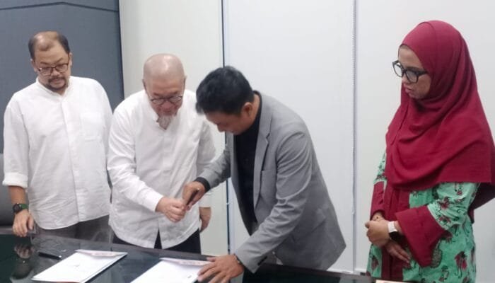 Kesepakatan Kerjasama antara Stikosa AWS dan Fisip Unair