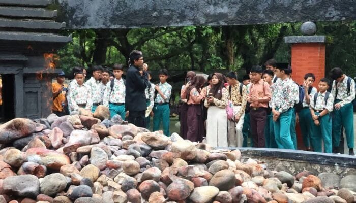 Pemkab Bojonegoro Selenggarakan Edu Trip Geopark, Ajak Puluhan Siswa ke Khayangan Api dan Galeri Bengawan