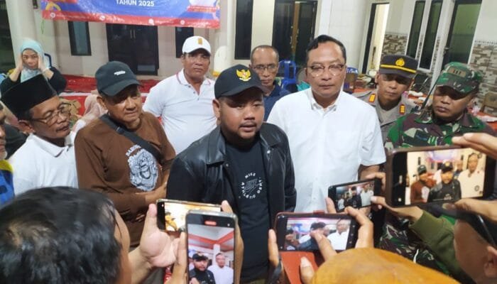 Bupati Gresik dan Wakil Bupati Sigap Tinjau Banjir Usai Retret