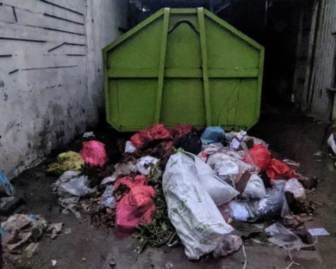 Tumpukan Sampah di Pasar Kedungadem Mengganggu Aktivitas Jual Beli