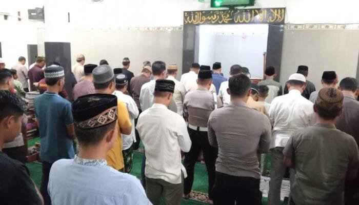 Polres Nganjuk Mengadakan Sholat Tarawih Berjamaah, Diikuti Ceramah dan Tadarus Al-Qur’an